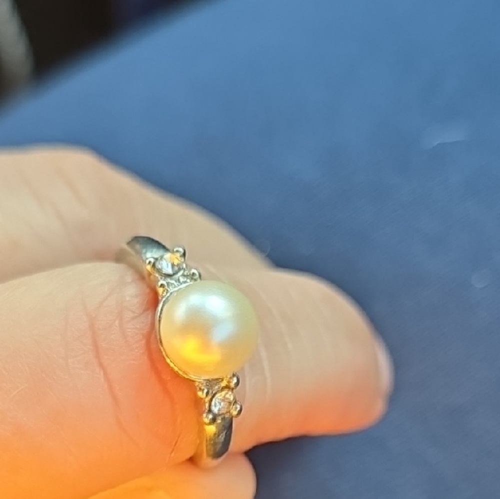Elegant Silver Pearl Ring